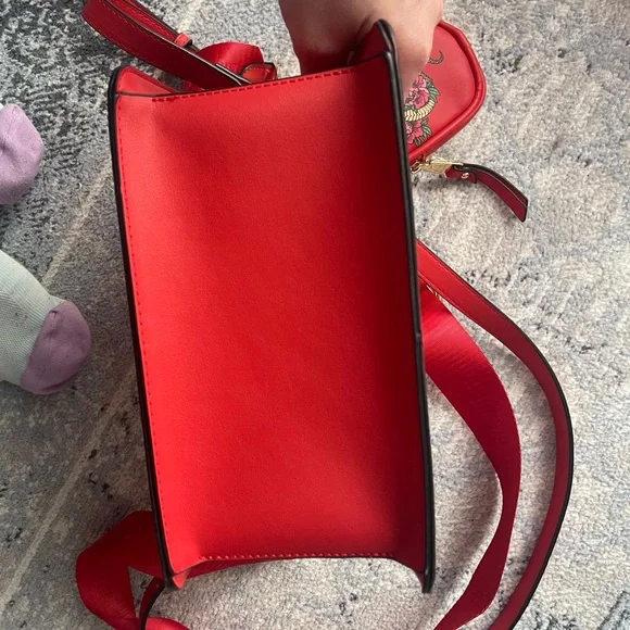 Steve Madden Red Crossbody Bag with Snake and Floral Design - Picture 3 of 5